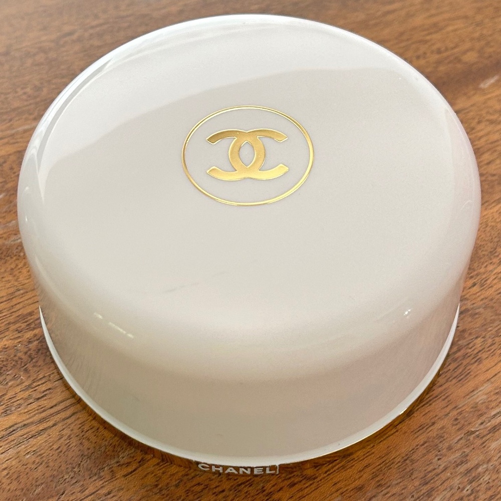 CHANEL Nº 5 Perfumed Bath Powder - Vintage  - Gold Band